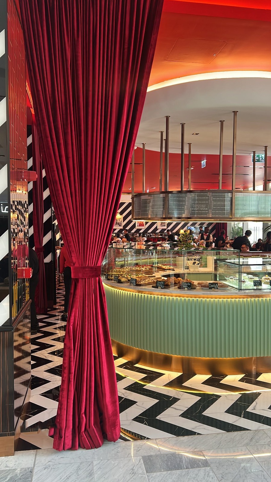 Antonia Galleria 16